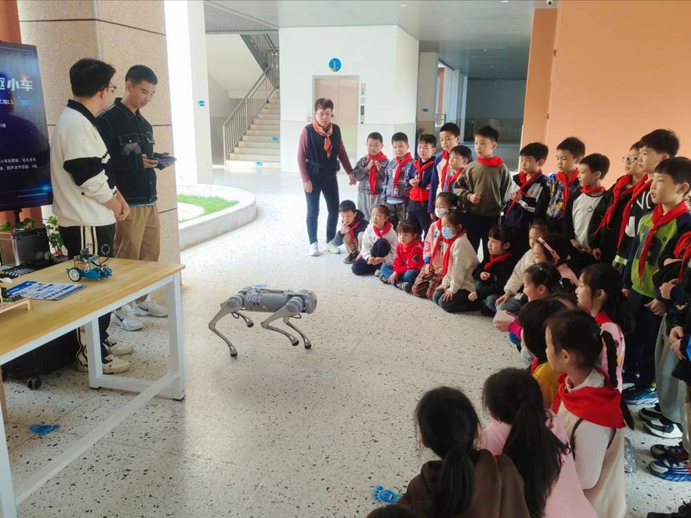 智慧教育培养"未来创客" --阳光学院师生赋能少儿科技启蒙